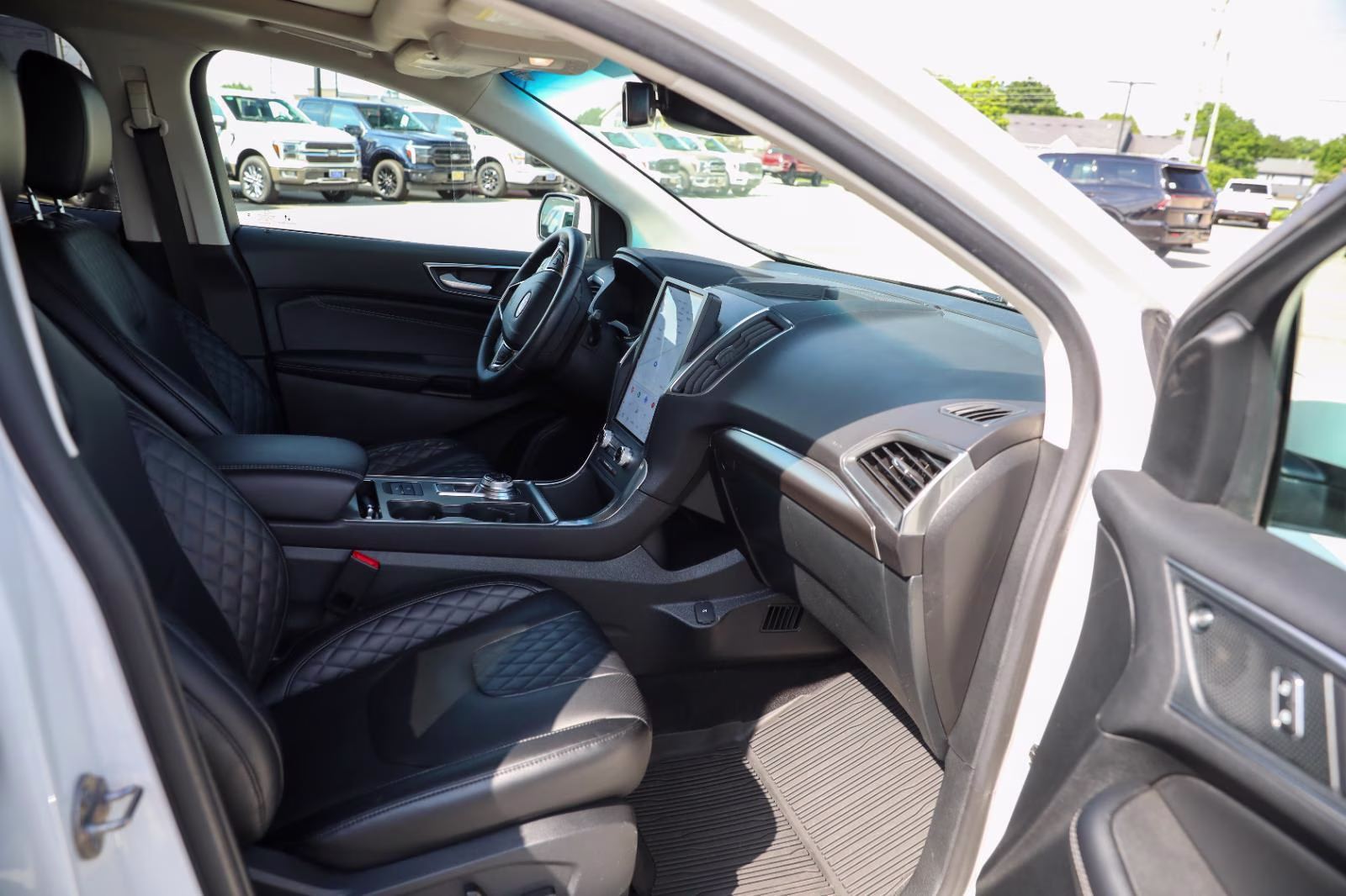 2024 Star White Metallic Tri-Coat Ford Edge Titanium AWD SUV