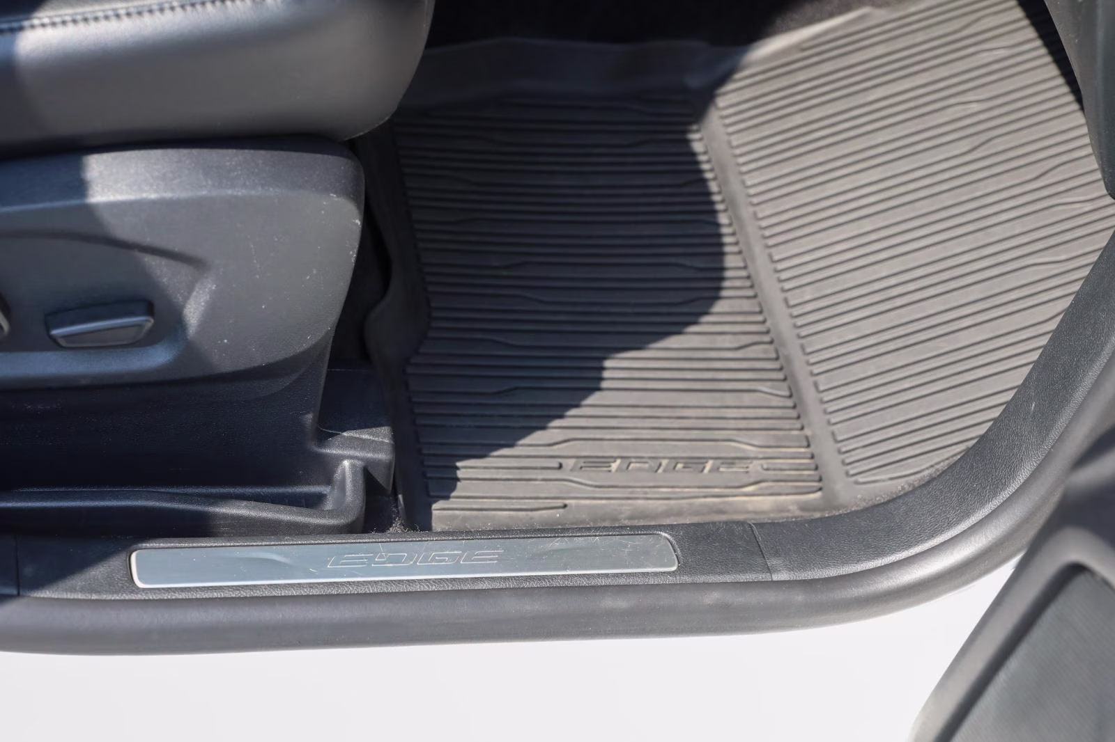 2024 Star White Metallic Tri-Coat Ford Edge Titanium AWD SUV