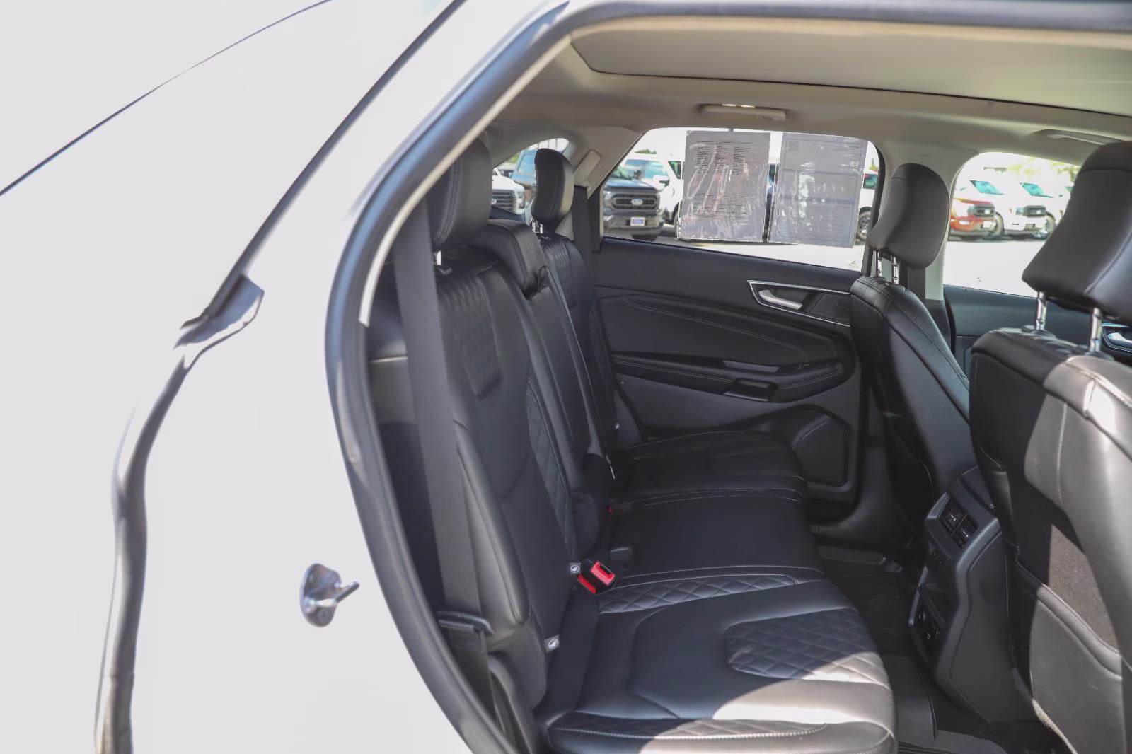 2024 Star White Metallic Tri-Coat Ford Edge Titanium AWD SUV
