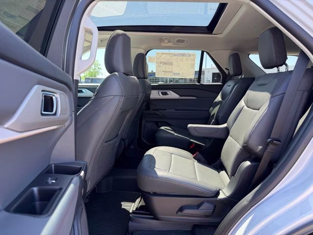 2026 White Metallic Ford Explorer Active 4X4 SUV