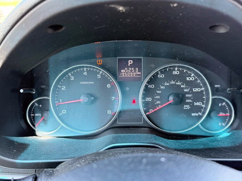 2013 Ice Silver Metallic Subaru Outback 2.5i Premium AWD SUV