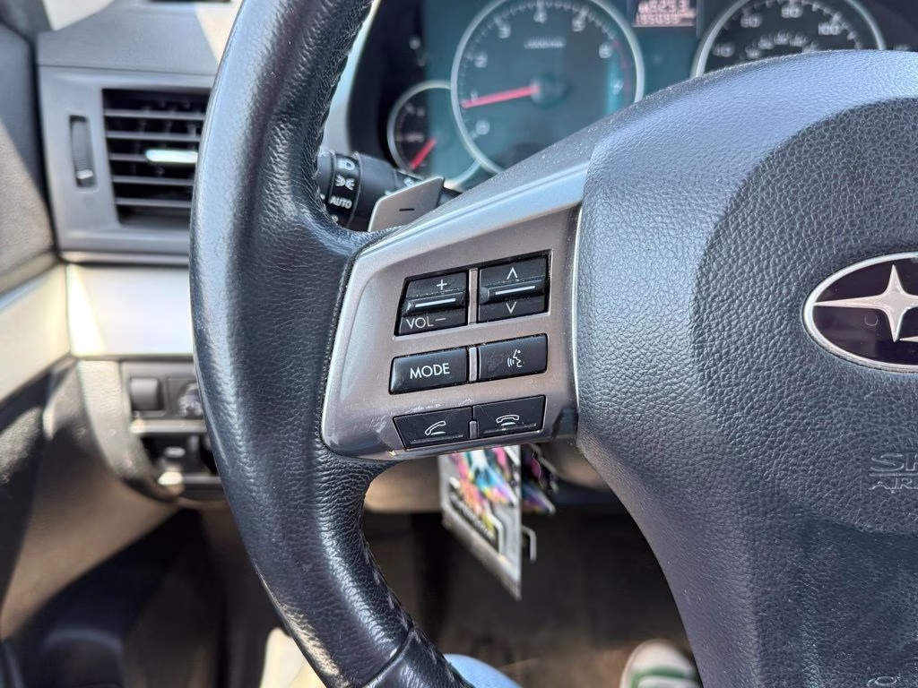 2013 Ice Silver Metallic Subaru Outback 2.5i Premium AWD SUV