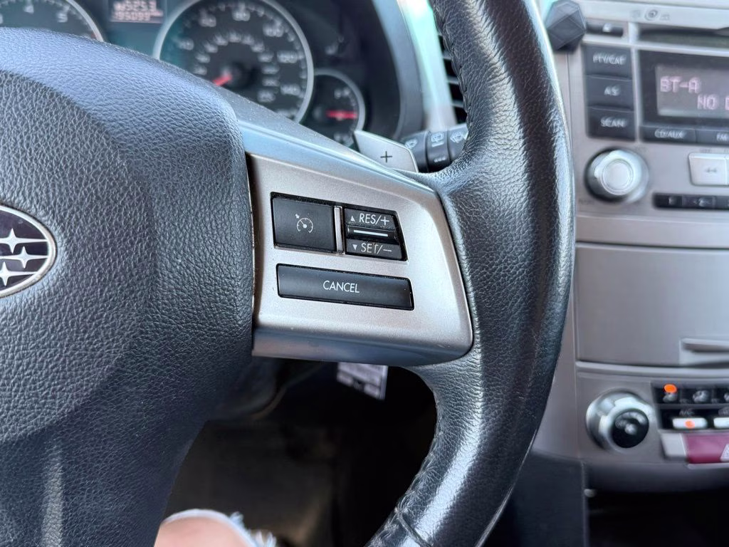 2013 Ice Silver Metallic Subaru Outback 2.5i Premium AWD SUV