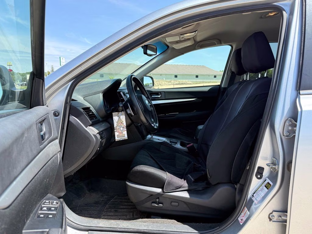 2013 Ice Silver Metallic Subaru Outback 2.5i Premium AWD SUV