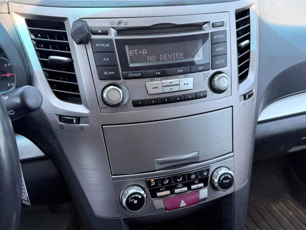 2013 Ice Silver Metallic Subaru Outback 2.5i Premium AWD SUV