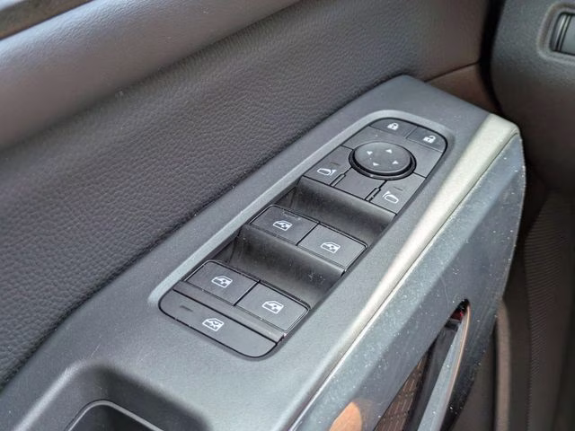 2025 Everest White Pearl Tricoat Nissan Pathfinder SV FWD SUV