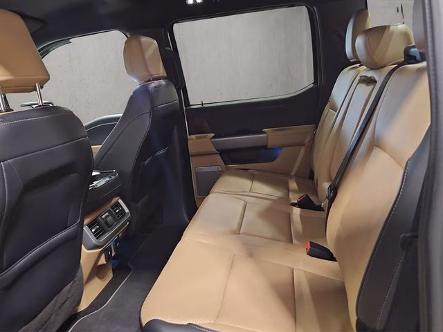 2022 Star White Metallic Tri-Coat Ford F-150 Lariat 4X4 Truck
