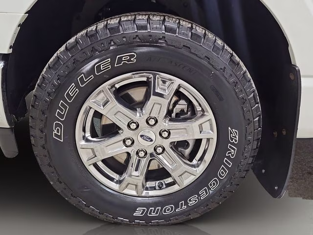 2022 Star White Metallic Tri-Coat Ford F-150 Lariat 4X4 Truck