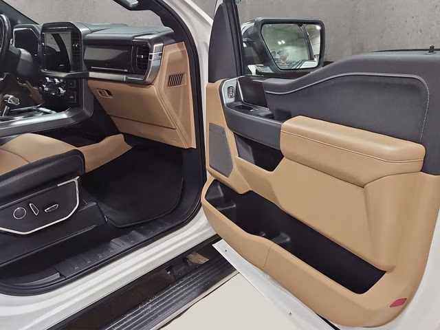 2022 Star White Metallic Tri-Coat Ford F-150 Lariat 4X4 Truck