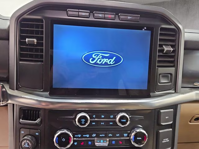 2022 Star White Metallic Tri-Coat Ford F-150 Lariat 4X4 Truck