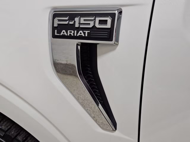 2022 Star White Metallic Tri-Coat Ford F-150 Lariat 4X4 Truck