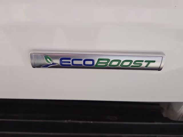 2022 Star White Metallic Tri-Coat Ford F-150 Lariat 4X4 Truck