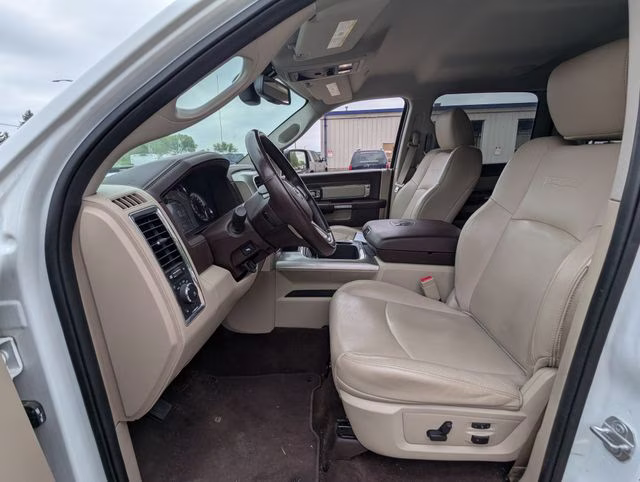 2017 Bright White Clearcoat Ram 1500 Laramie 4X4 Truck