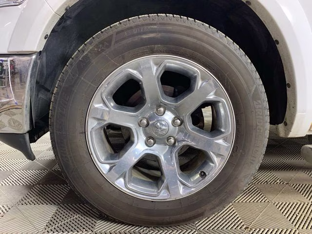 2017 Bright White Clearcoat Ram 1500 Laramie 4X4 Truck