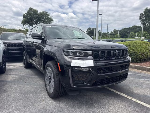 2026 Diamond Black Crystal Pearlcoat Jeep Grand Cherokee L Limited Reserve 4X4 SUV