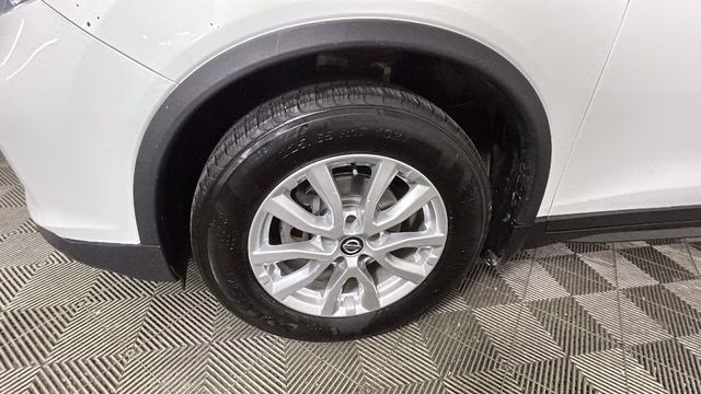 2020 Glacier White Nissan Rogue S FWD SUV
