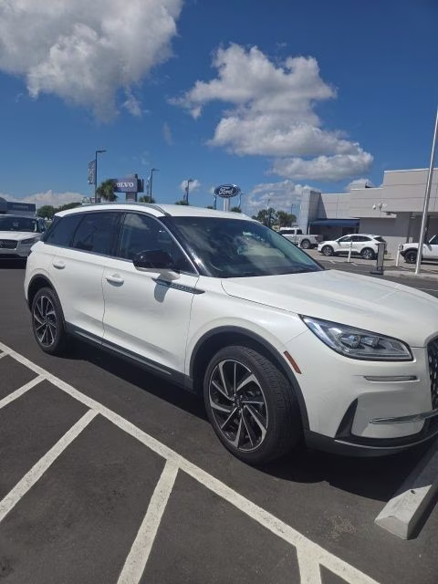 2023 Pristine White Metallic Tri-Coat Lincoln Corsair Reserve FWD SUV