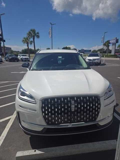 2023 Pristine White Metallic Tri-Coat Lincoln Corsair Reserve FWD SUV