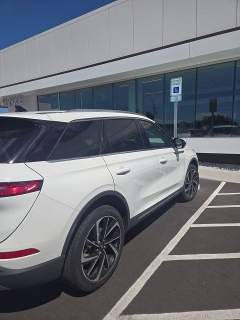 2023 Pristine White Metallic Tri-Coat Lincoln Corsair Reserve FWD SUV