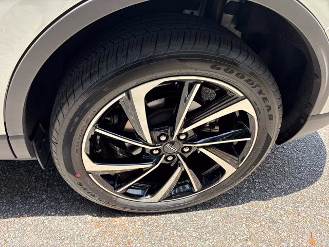 2023 White Metallic Lincoln Corsair Reserve FWD SUV