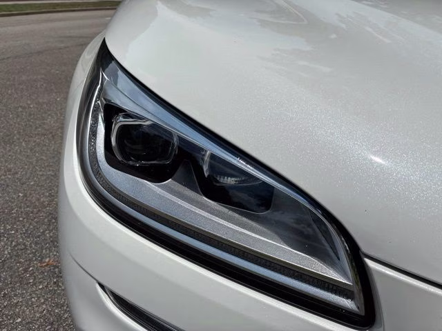 2023 White Metallic Lincoln Corsair Reserve FWD SUV