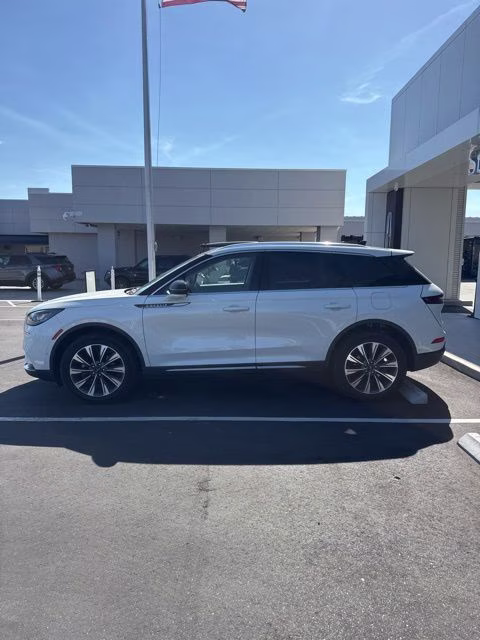 2020 White Lincoln Corsair Reserve AWD SUV