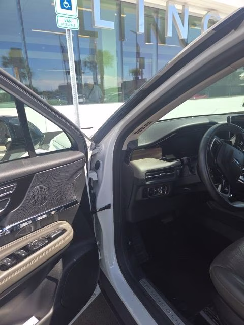 2023 Pristine White Metallic Tri-Coat Lincoln Corsair Reserve FWD SUV