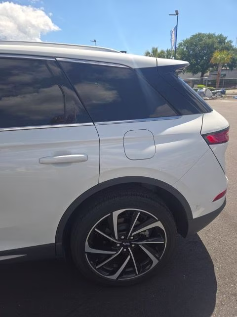 2023 Pristine White Metallic Tri-Coat Lincoln Corsair Reserve FWD SUV
