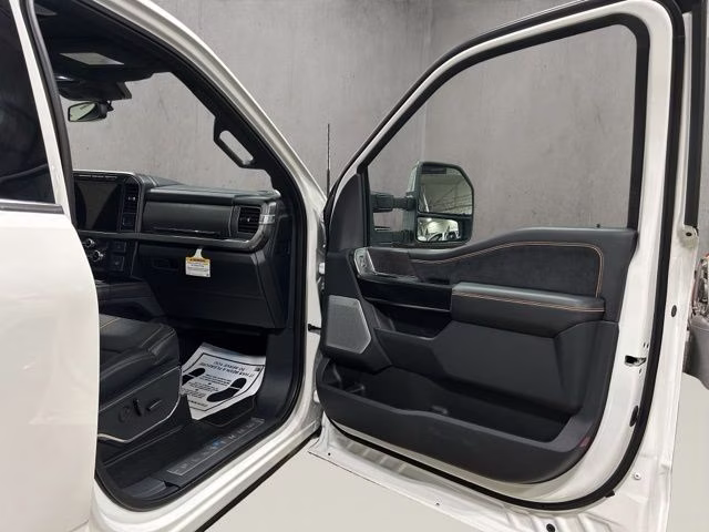 2024 Star White Metallic Tri-Coat Ford Super Duty F-350 SRW Platinum 4X4 Truck