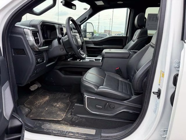 2024 White Ford Super Duty F-350 SRW Platinum 4X4 Truck