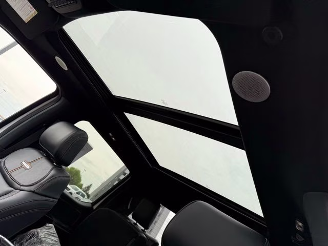 2024 White Ford Super Duty F-350 SRW Platinum 4X4 Truck