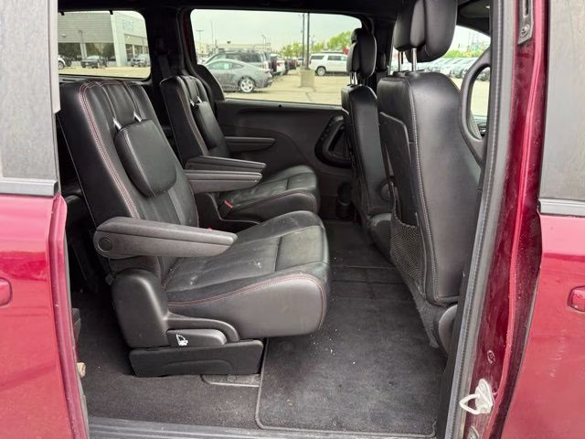 2017 Octane Red Pearlcoat Dodge Grand Caravan GT FWD Van
