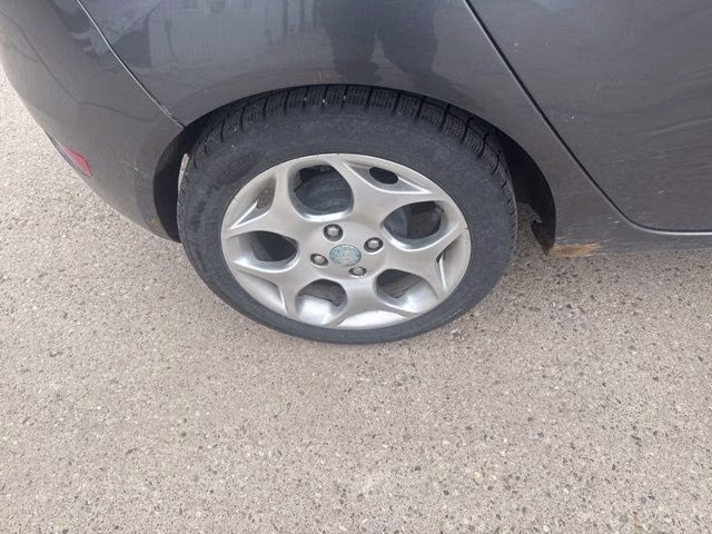 2015 Gray Ford Fiesta Titanium FWD Hatchback