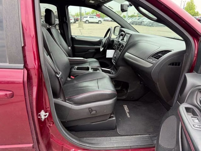 2017 Octane Red Pearlcoat Dodge Grand Caravan GT FWD Van