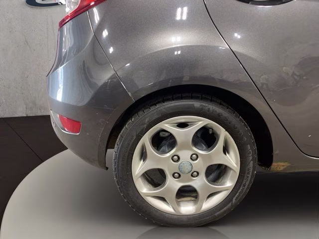 2015 Magnetic Ford Fiesta Titanium FWD Hatchback