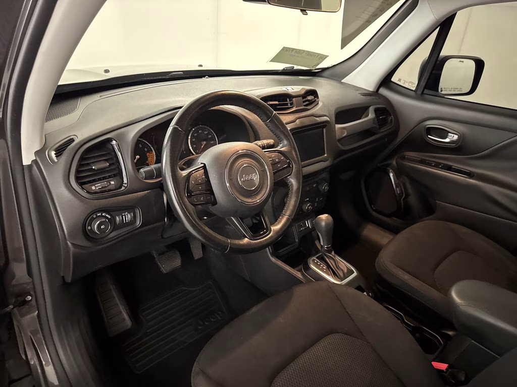 2018 Granite Crystal Metallic Clearcoat Jeep Renegade Latitude FWD SUV