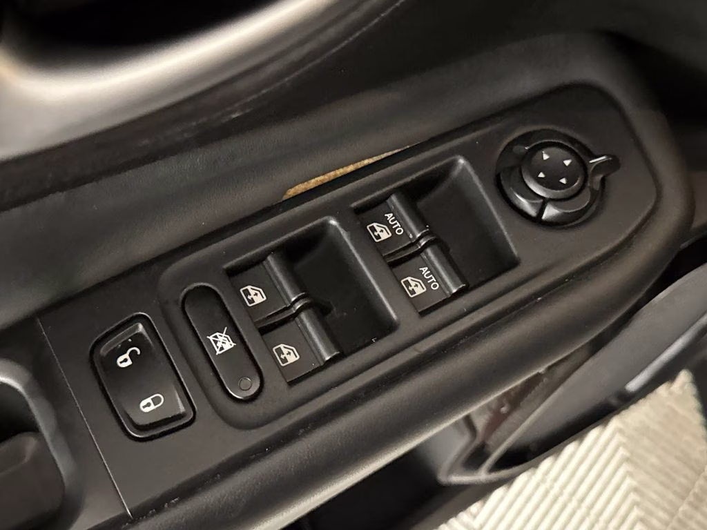 2018 Granite Crystal Metallic Clearcoat Jeep Renegade Latitude FWD SUV