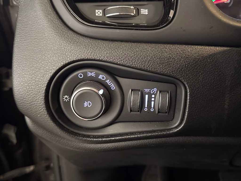2018 Granite Crystal Metallic Clearcoat Jeep Renegade Latitude FWD SUV