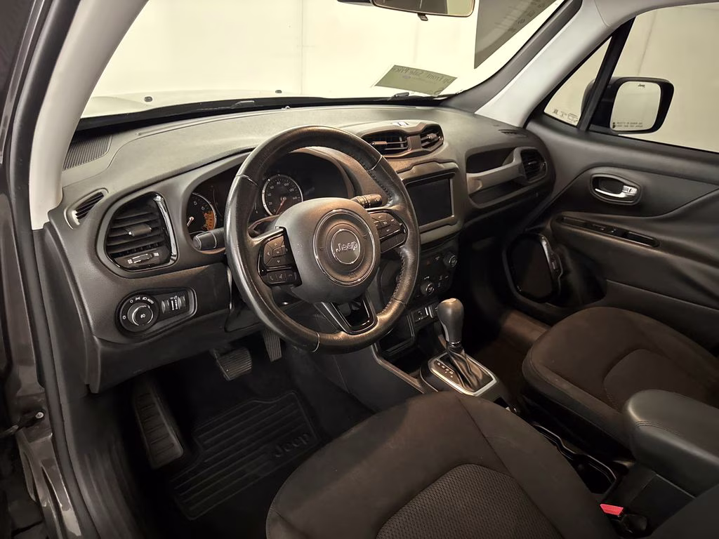 2018 Granite Crystal Metallic Clearcoat Jeep Renegade Latitude FWD SUV