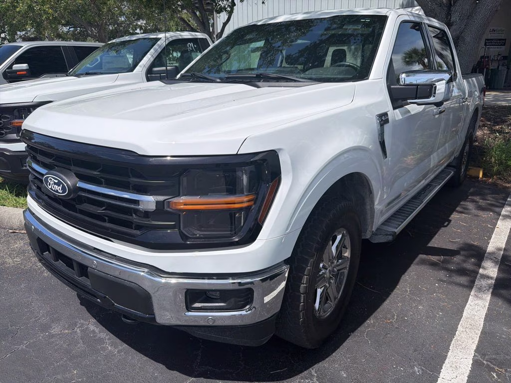 2024 Oxford White Ford F-150 XLT 4X4 Truck