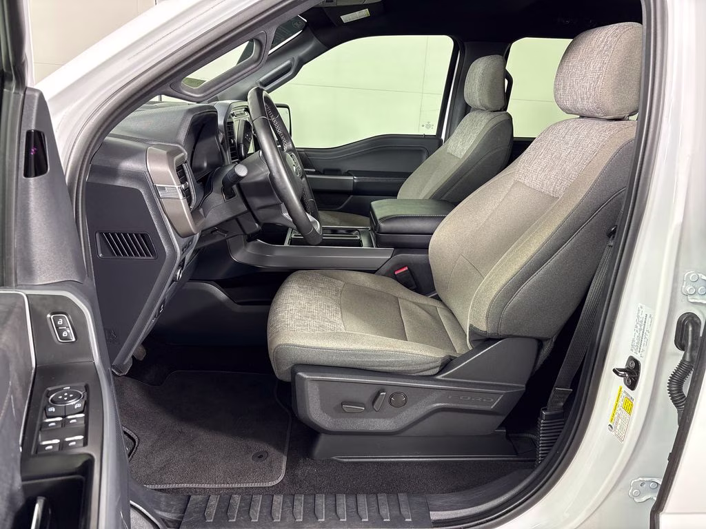 2024 Oxford White Ford F-150 XLT 4X4 Truck