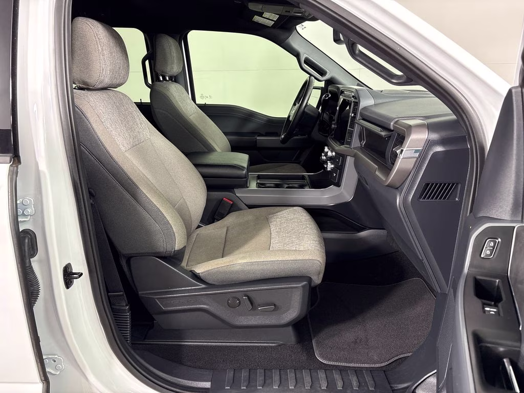 2024 Oxford White Ford F-150 XLT 4X4 Truck