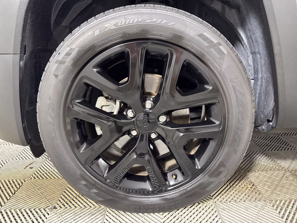 2018 Granite Crystal Metallic Clearcoat Jeep Renegade Latitude FWD SUV