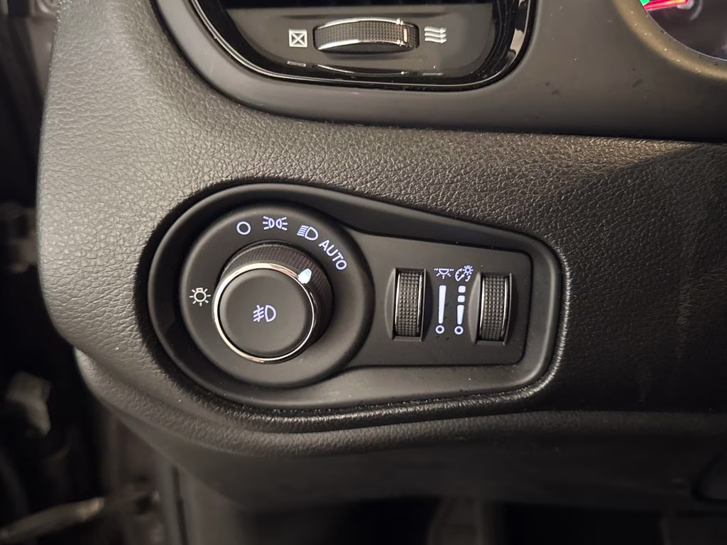 2018 Granite Crystal Metallic Clearcoat Jeep Renegade Latitude FWD SUV