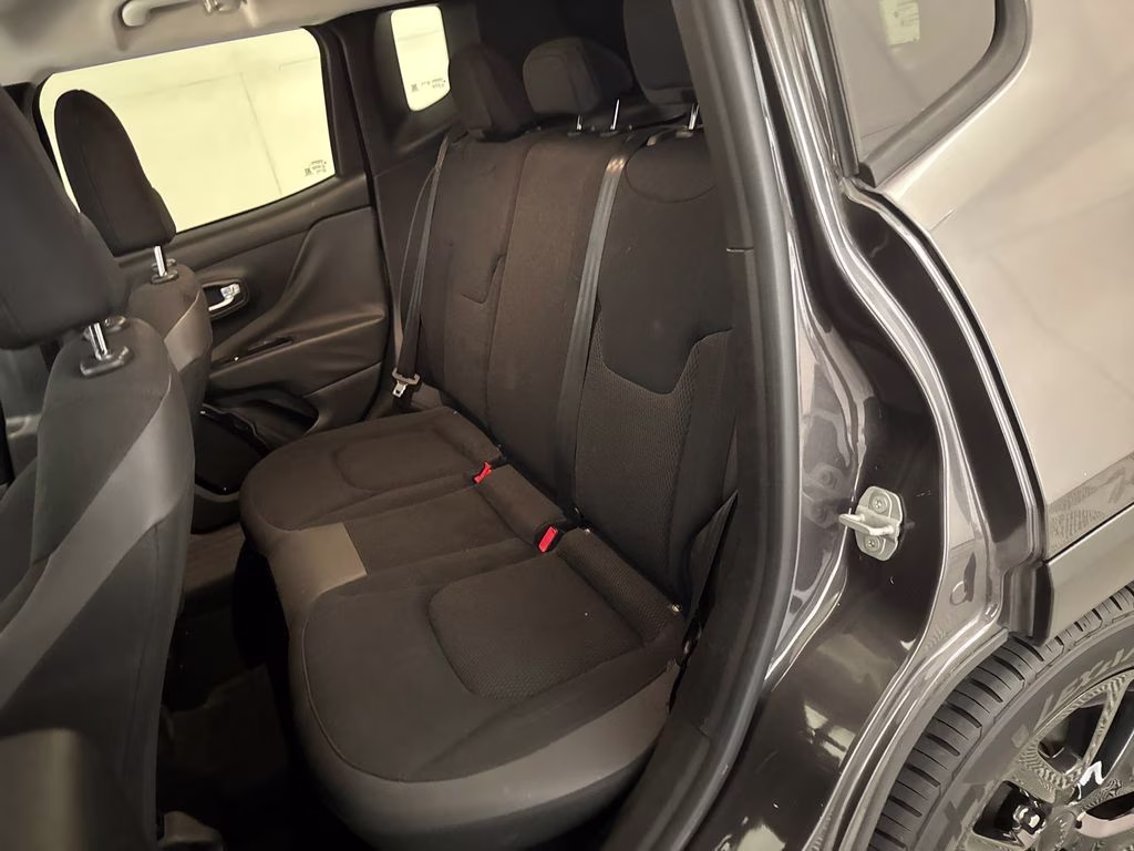 2018 Granite Crystal Metallic Clearcoat Jeep Renegade Latitude FWD SUV