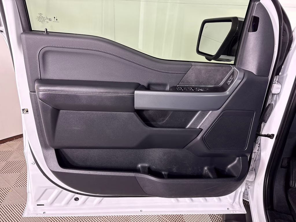 2024 Oxford White Ford F-150 XLT 4X4 Truck