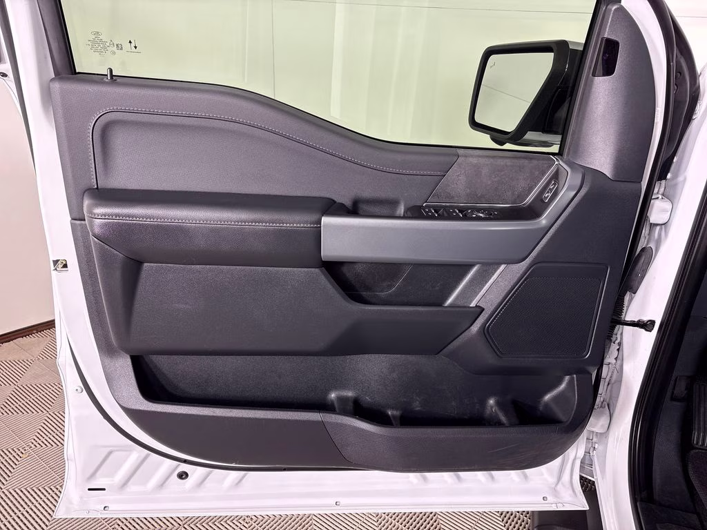 2024 Oxford White Ford F-150 XLT 4X4 Truck