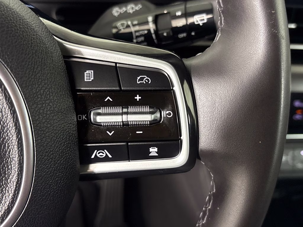 2025 Snow White Pearl Kia Carnival SX FWD Van