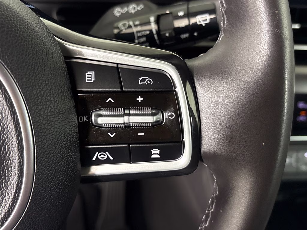 2025 Snow White Pearl Kia Carnival SX FWD Van