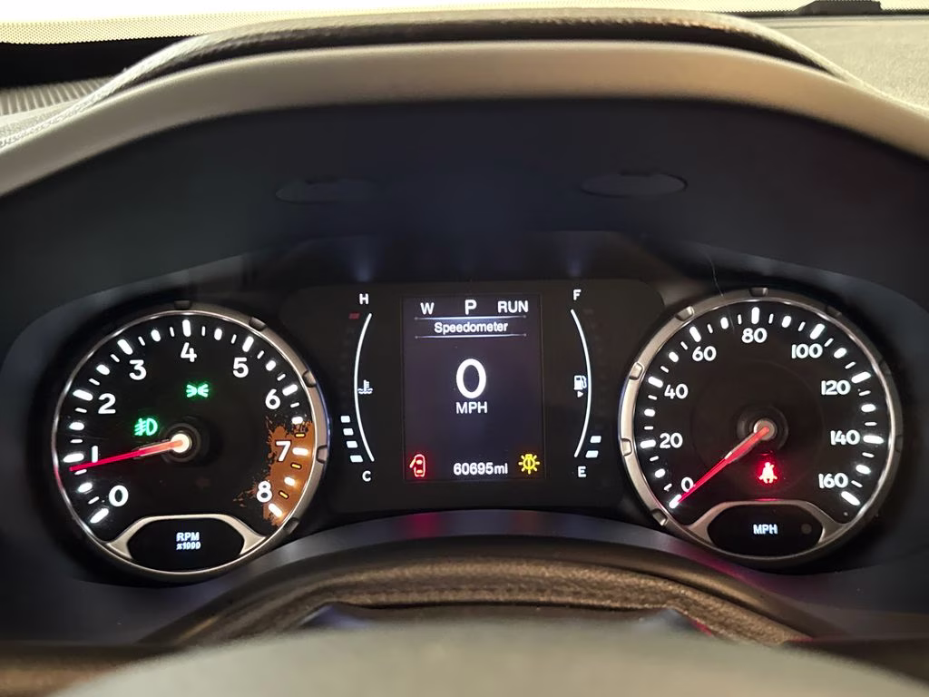 2018 Granite Crystal Metallic Clearcoat Jeep Renegade Latitude FWD SUV